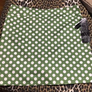 Larry Levine green and white skort size 12